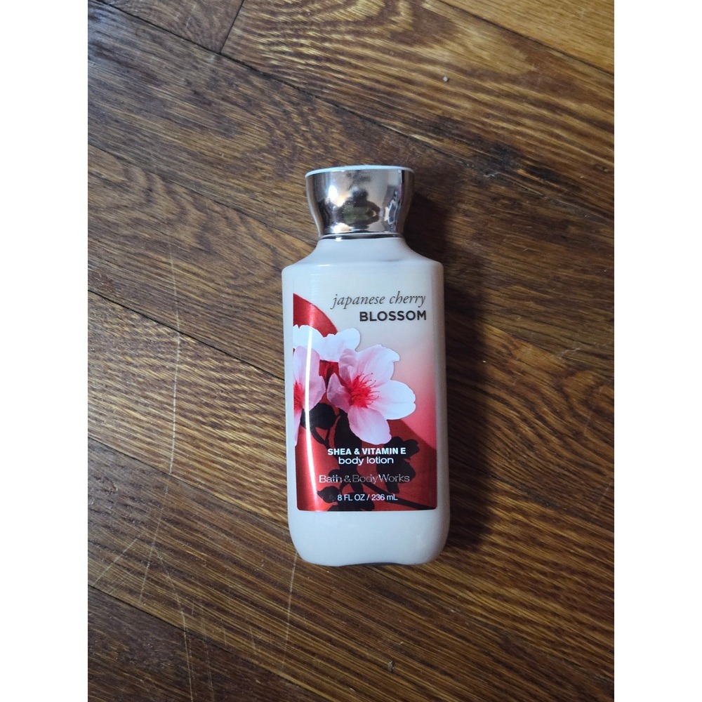 Bath & Body Works Japanese Cherry Blossom Body Lotion 8 oz Shea Vitamin E